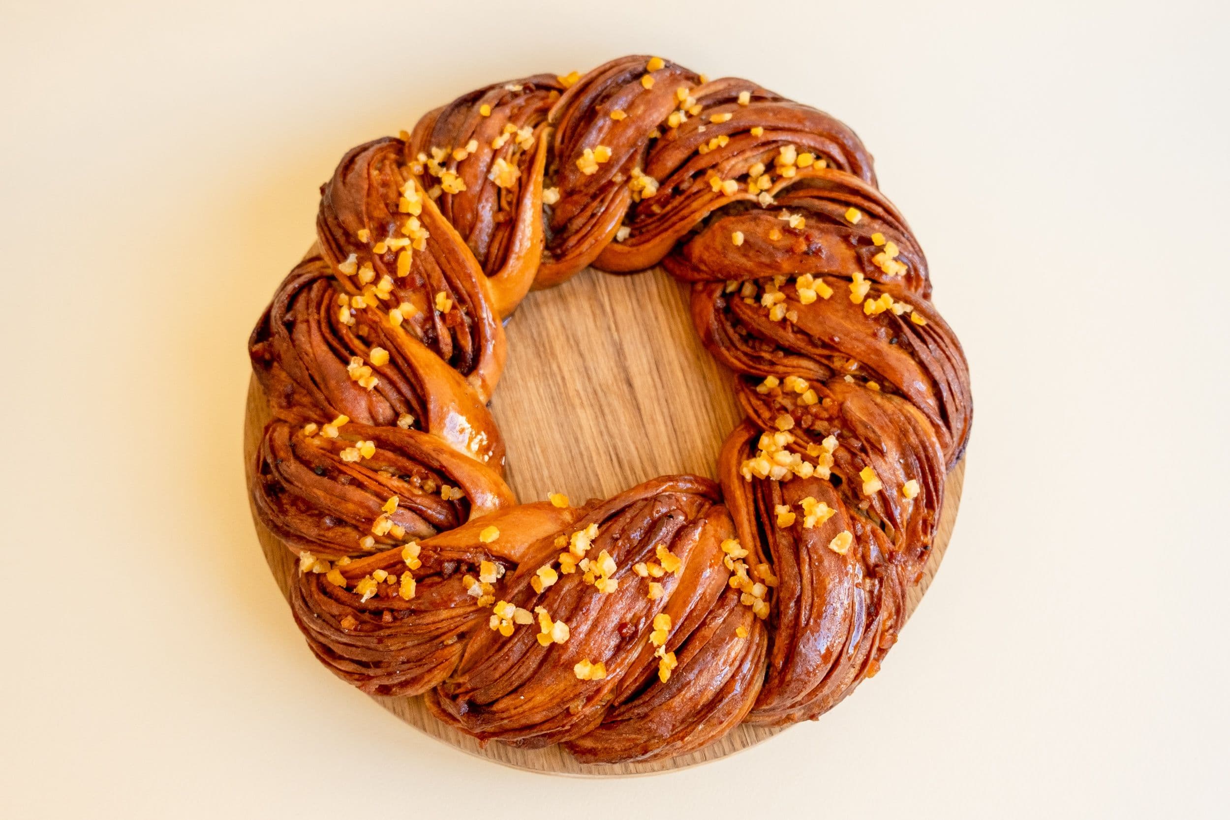 Vegan kringel kaneeli ja apelsinisukaadiga