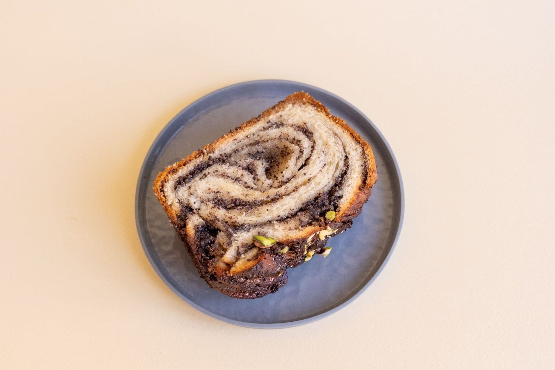 Vegan mooni-mandli babka