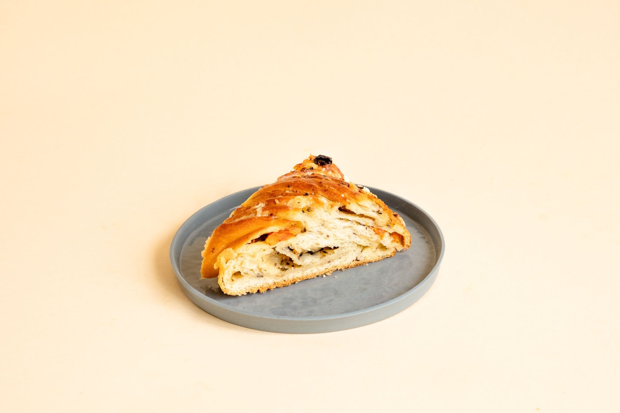 Vegan kringel oliivide ja tomatiga